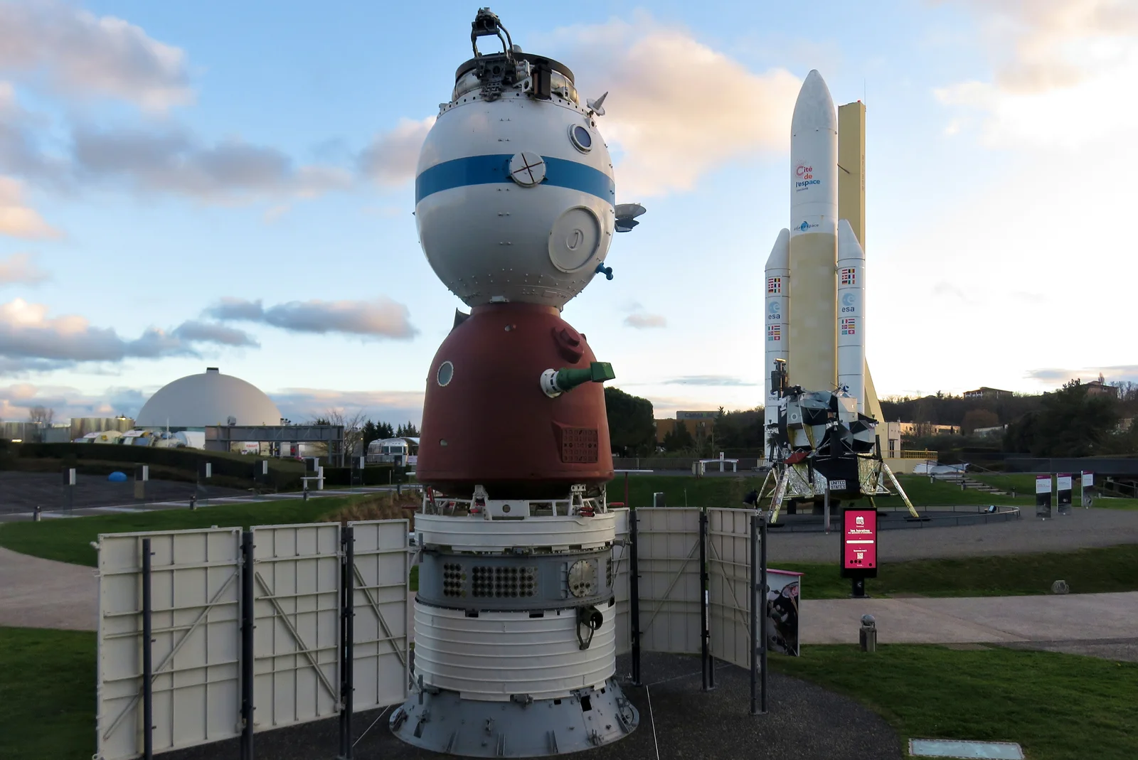 Soyuz descent capsule exhibited at Cité de l'Espace in Toulouse