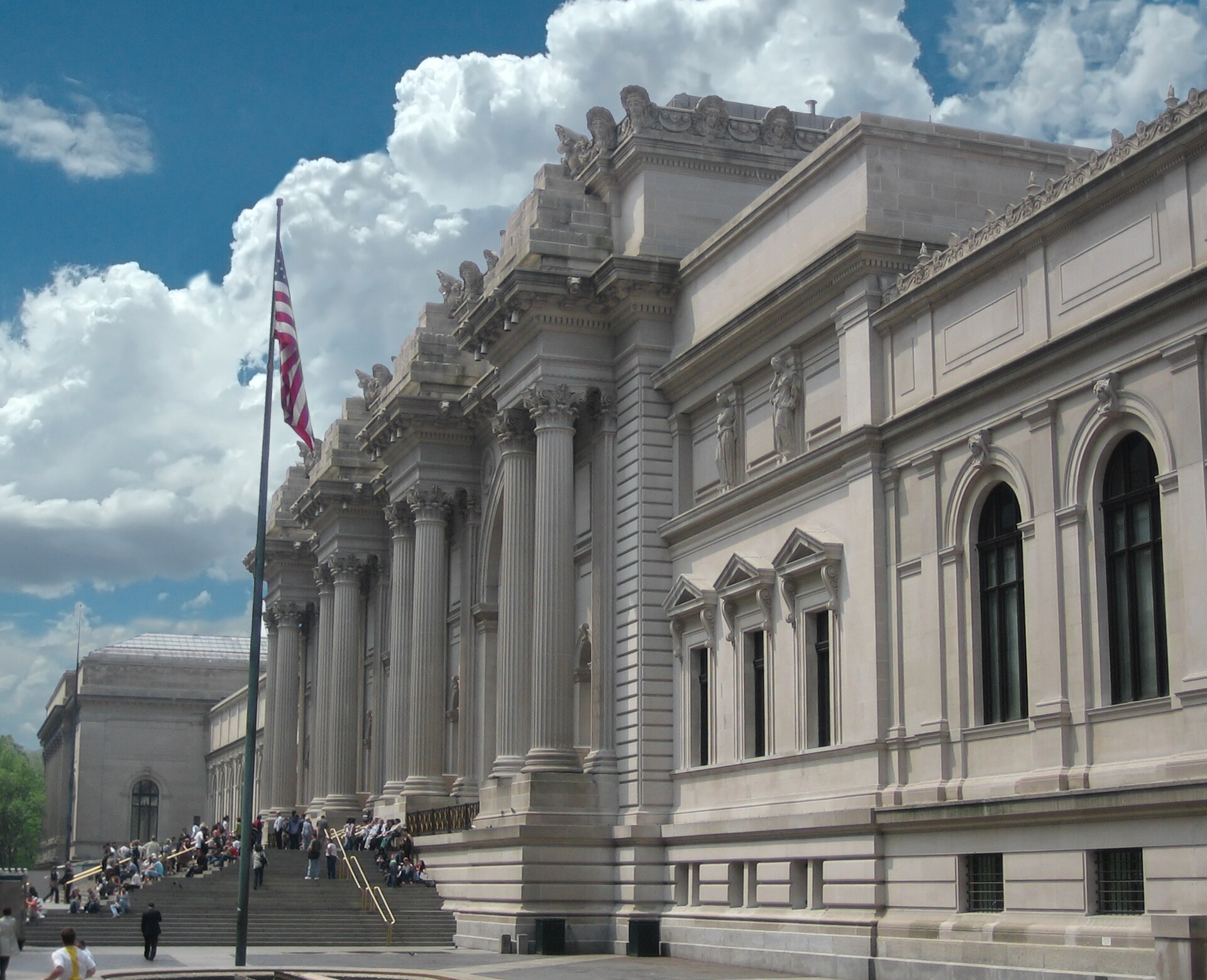 The entrance facade of the Metropolitan Museum of Art with grand Beaux-Arts columns