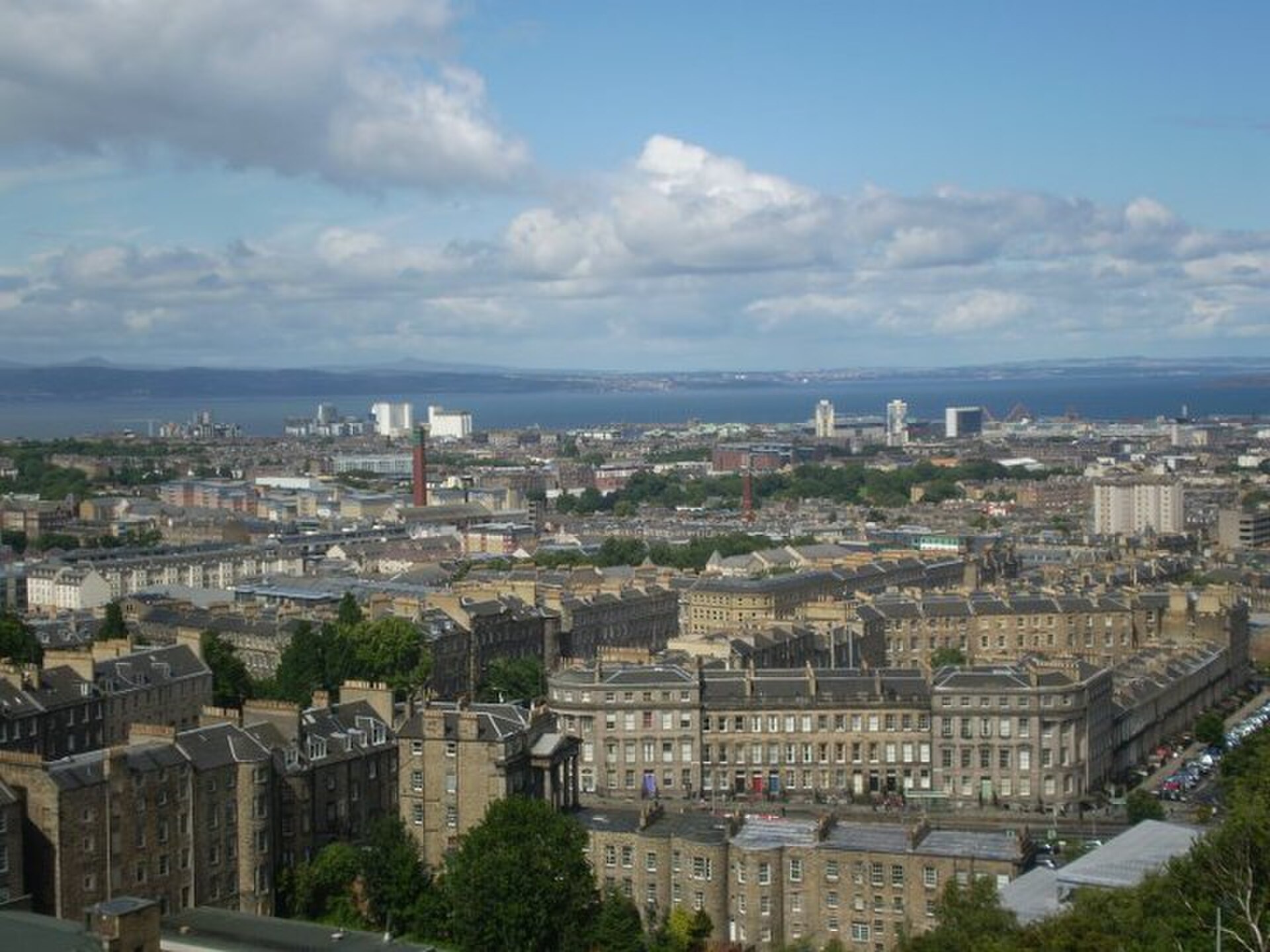 Panoramic view of Edinburgh with the castle and Old Town skyline, Scotland