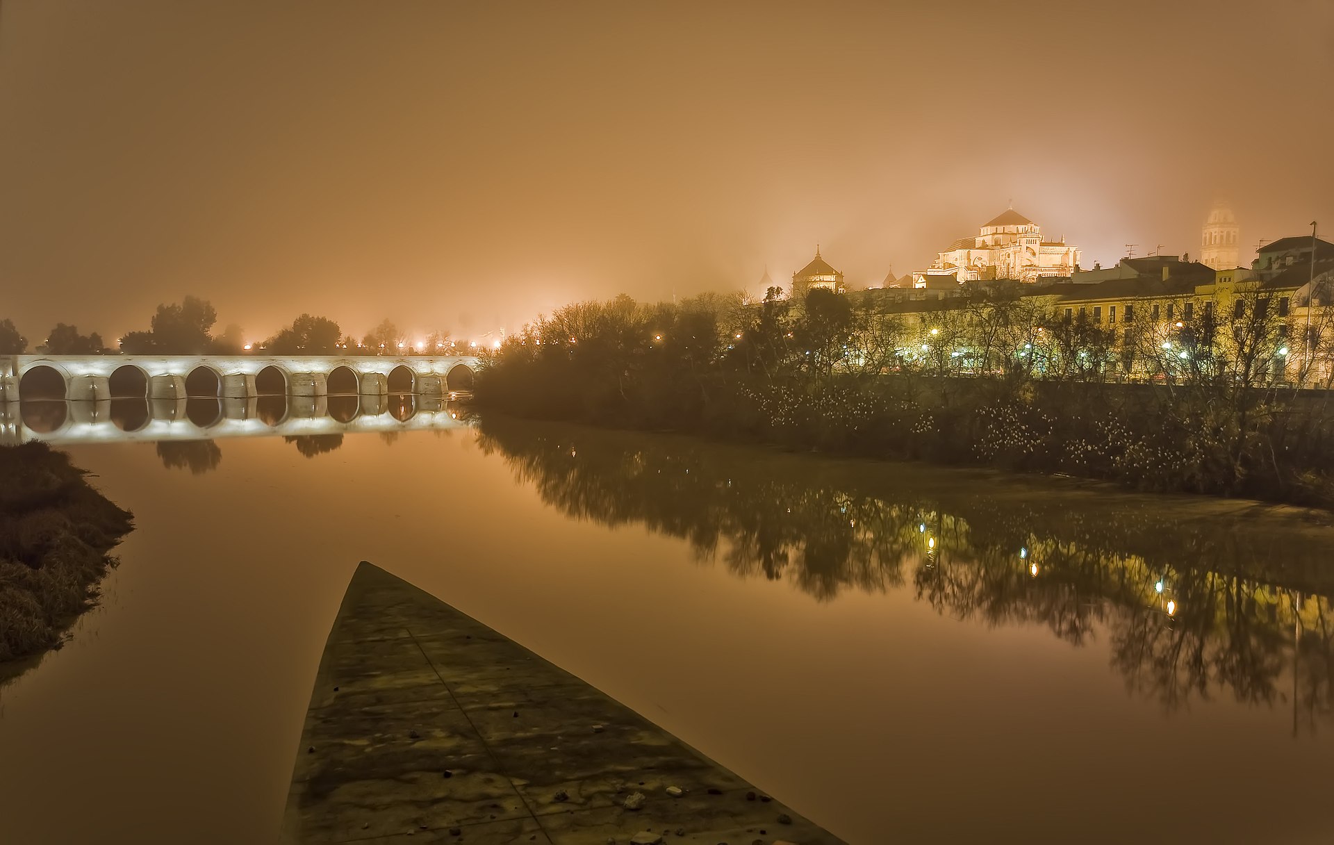 Roman bridge and Mezquita-Cathedral in Córdoba at dusk