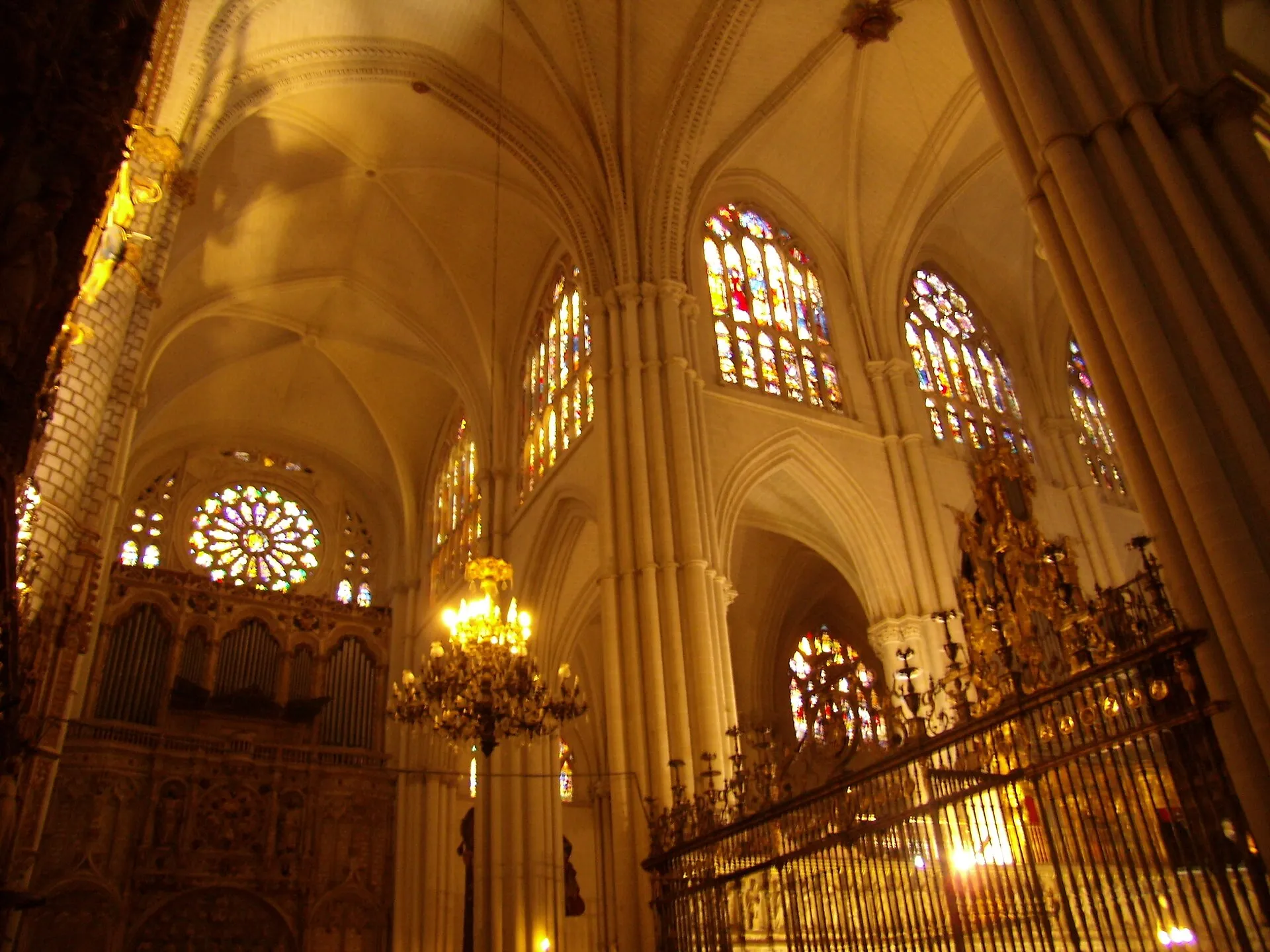 Interior nave of the Toledo Cathedral
