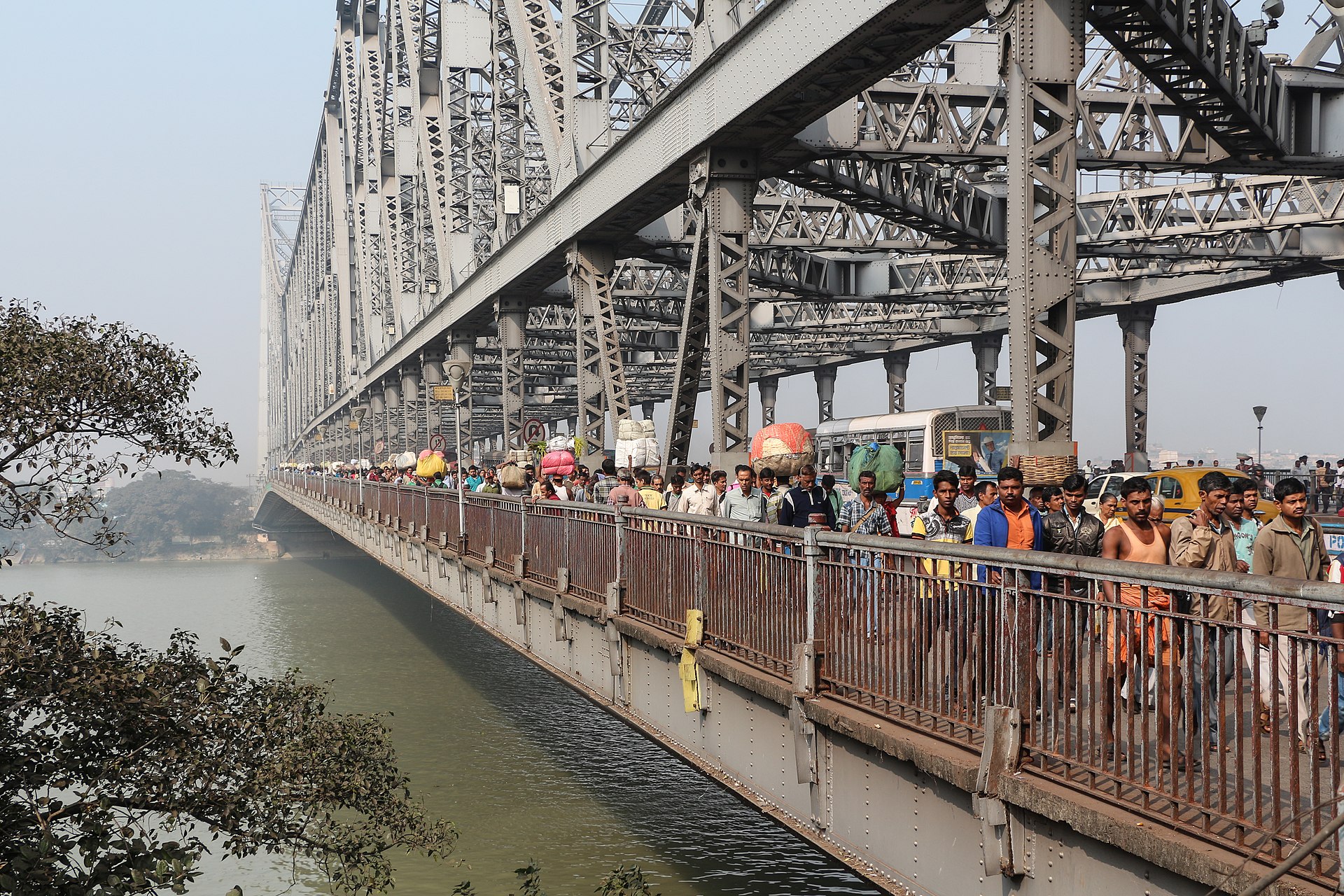 Howrah Bridge spanning the Hooghly River in Kolkata