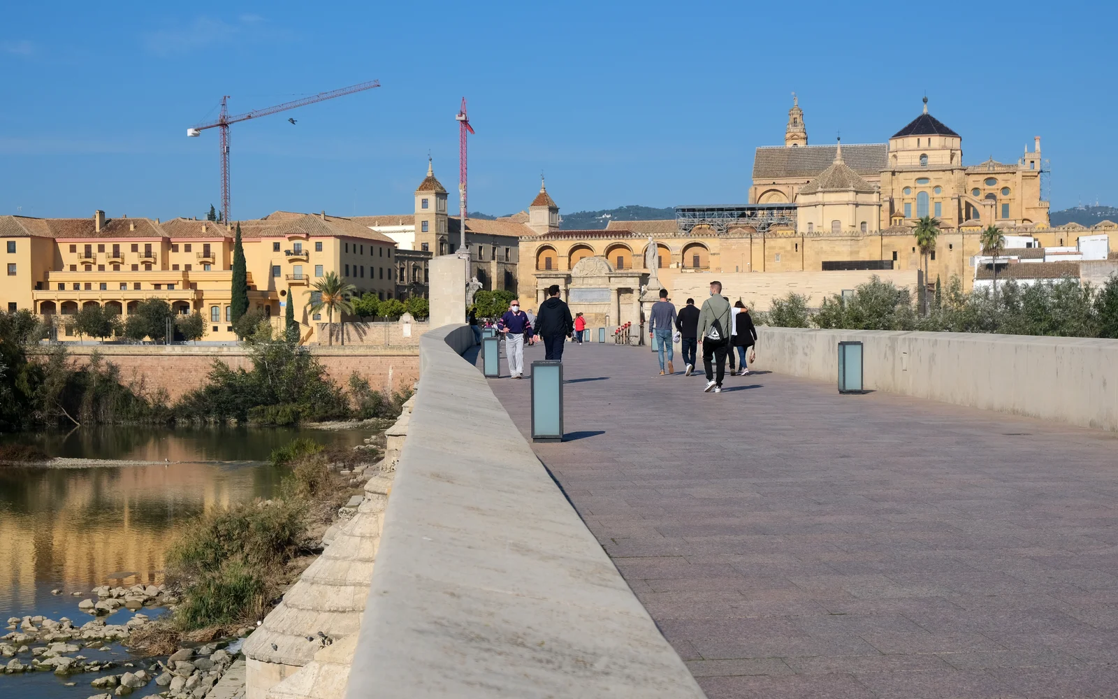 The sixteen-arch Roman Bridge spanning the Guadalquivir river in Córdoba
