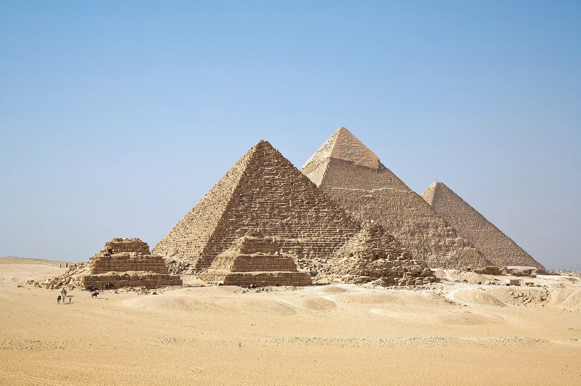 Panoramic view of the Giza pyramid complex in Egypt