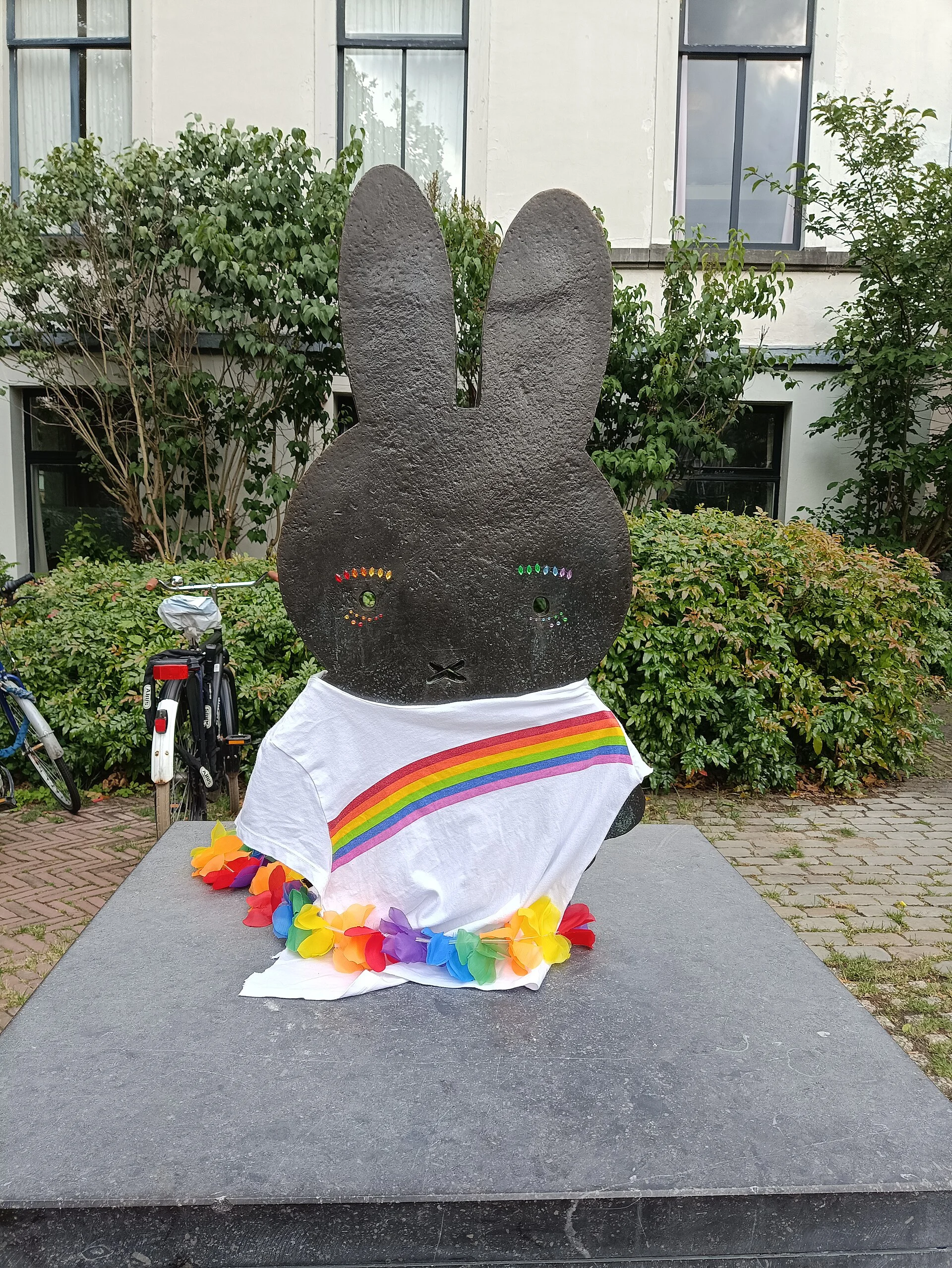 The Miffy (nijntje) statue on its little square in Utrecht