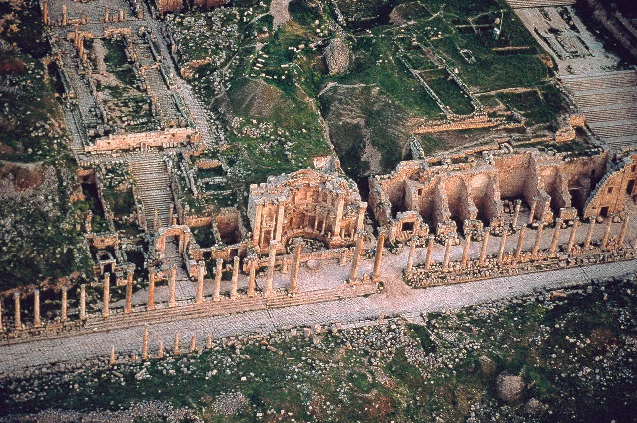 The Oval Plaza and colonnaded Cardo Maximus street at ancient Jerash in Jordan