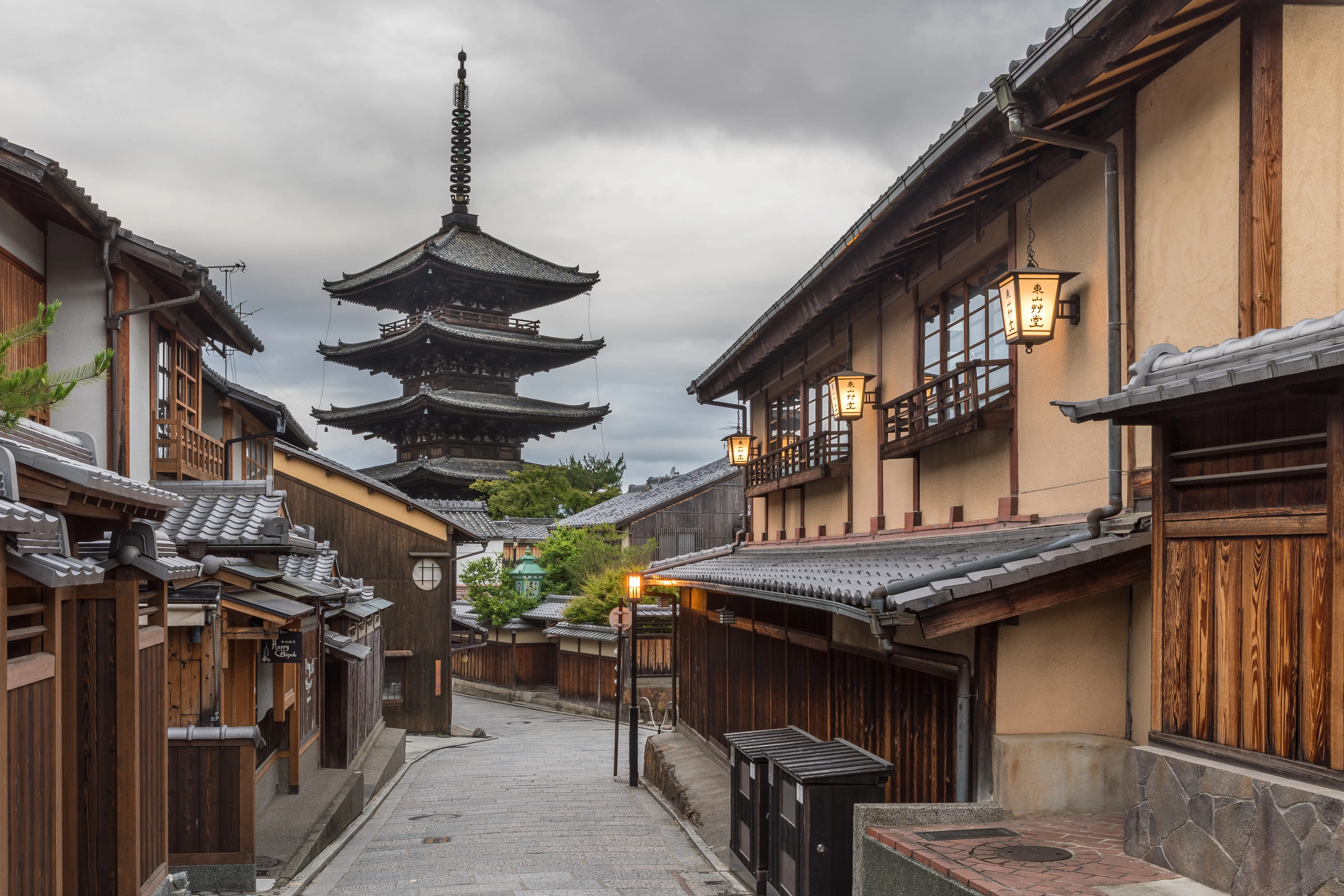 The five-storey Yasaka Pagoda rising above the lantern-lit lane of Yasaka-dori in Kyoto's Higashiyama