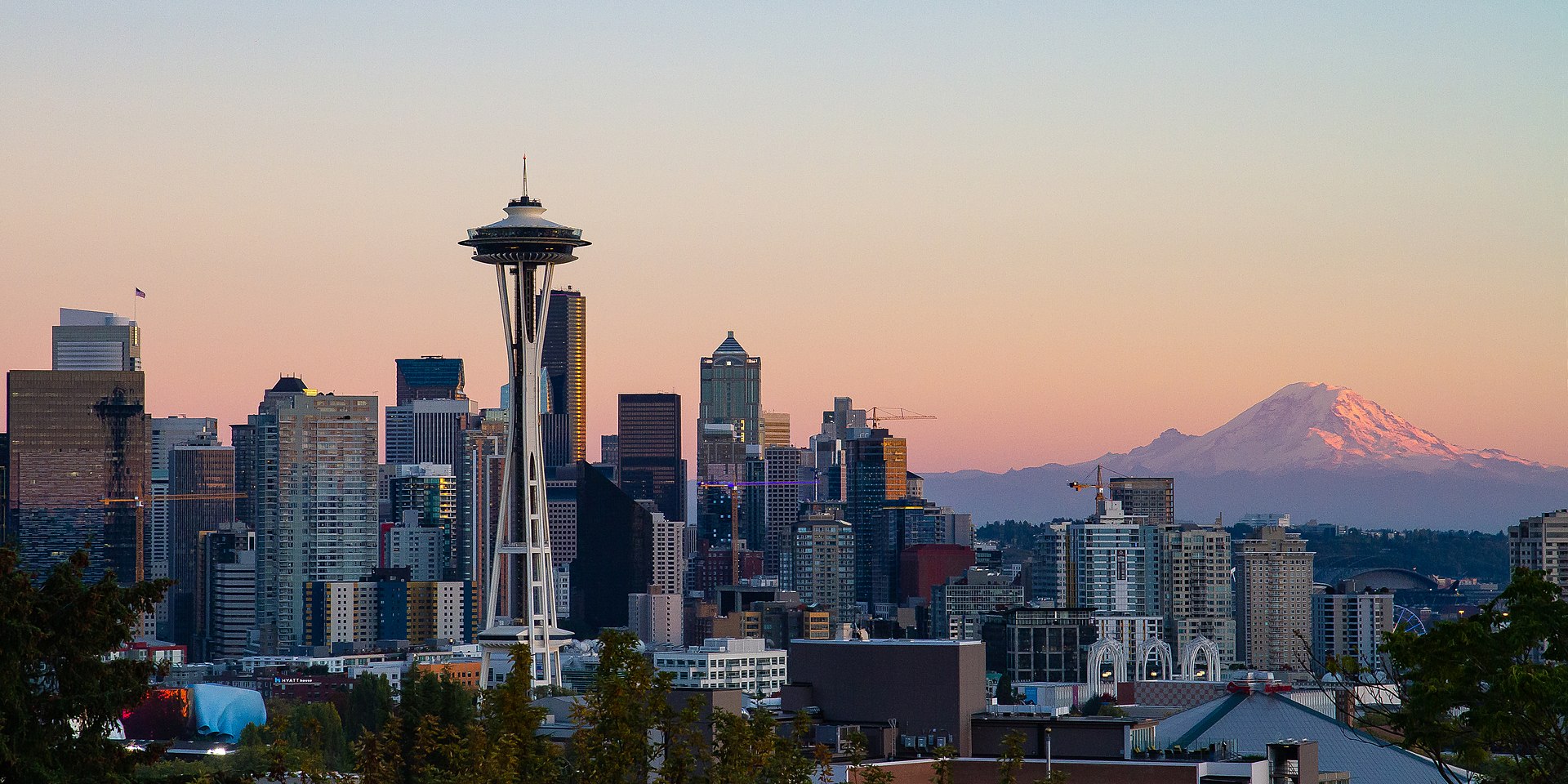 Seattle skyline panorama from Kerry Park with Space Needle and Mount Rainier