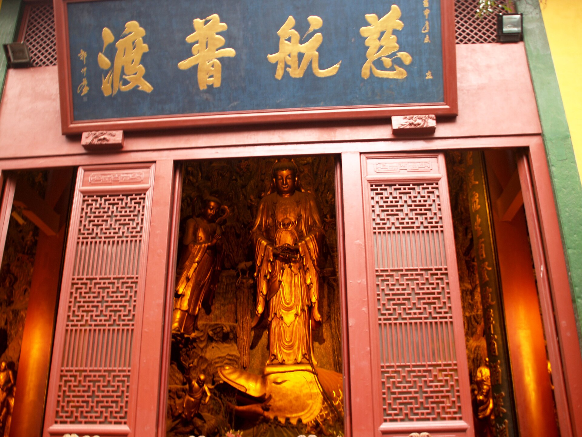 Grand hall of Lingyin Temple surrounded by lush forest in Hangzhou