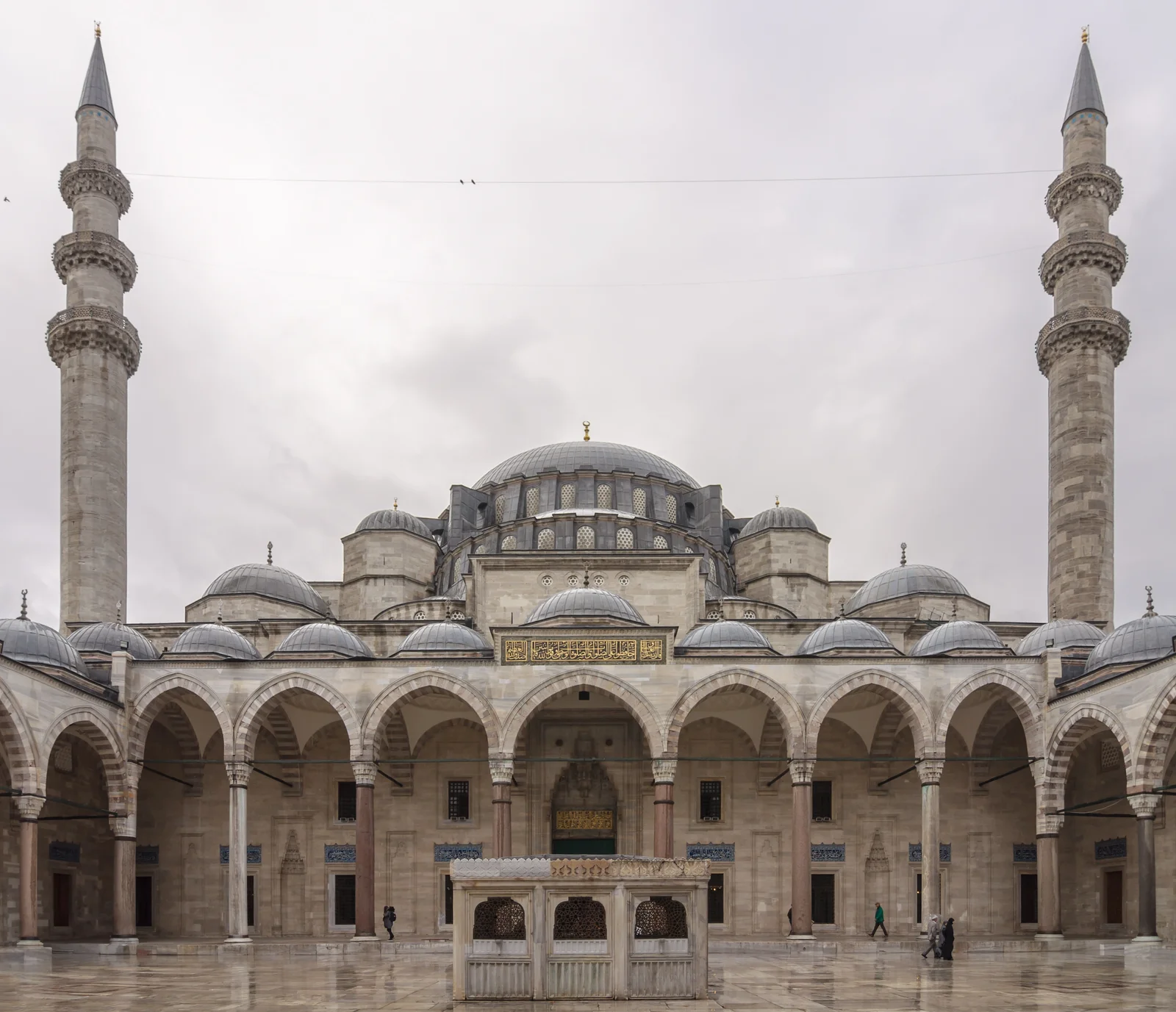 Arcaded courtyard of the Suleymaniye Mosque with central ablution fountain