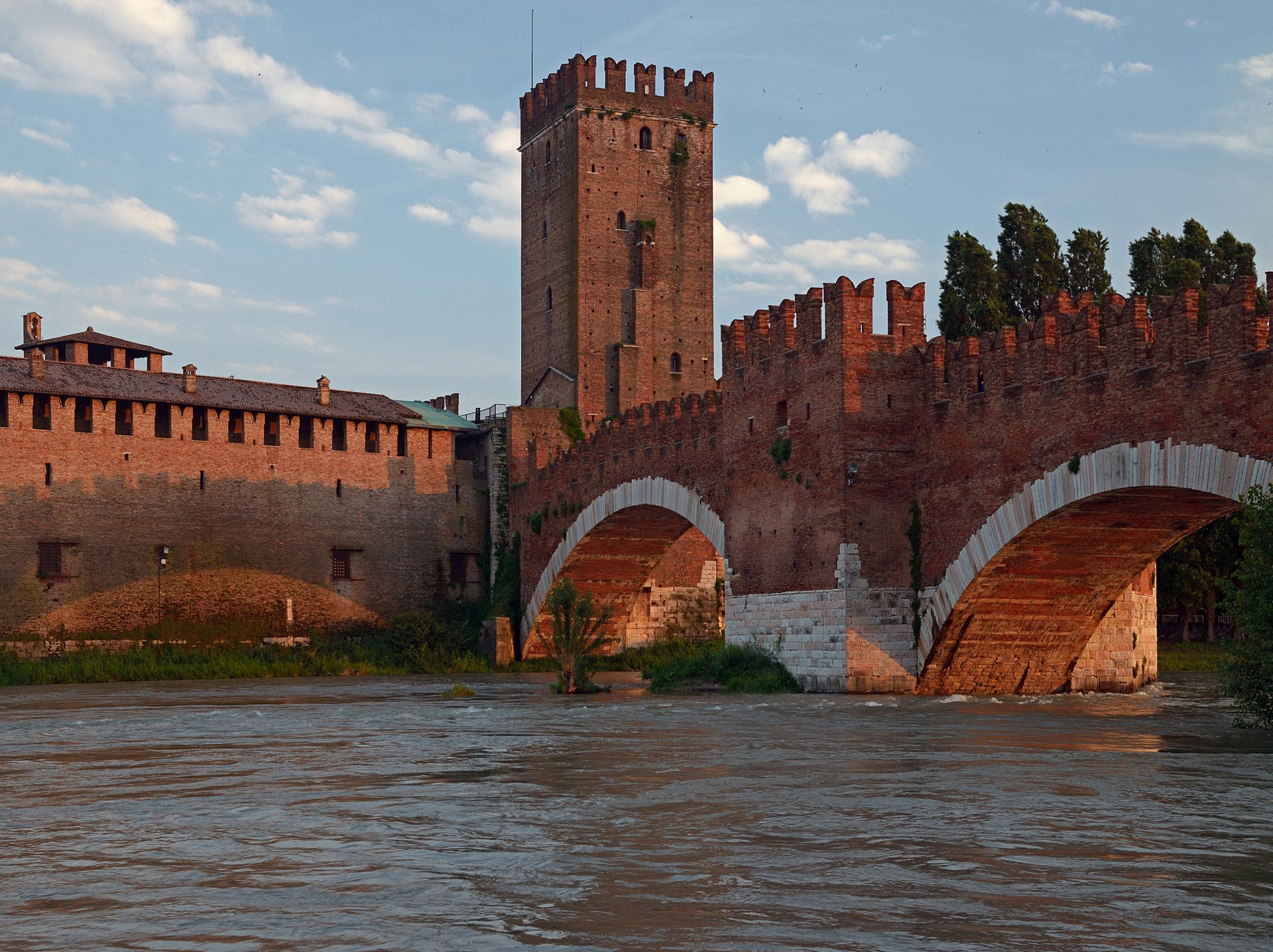 Castelvecchio and Ponte Scaligero in Verona