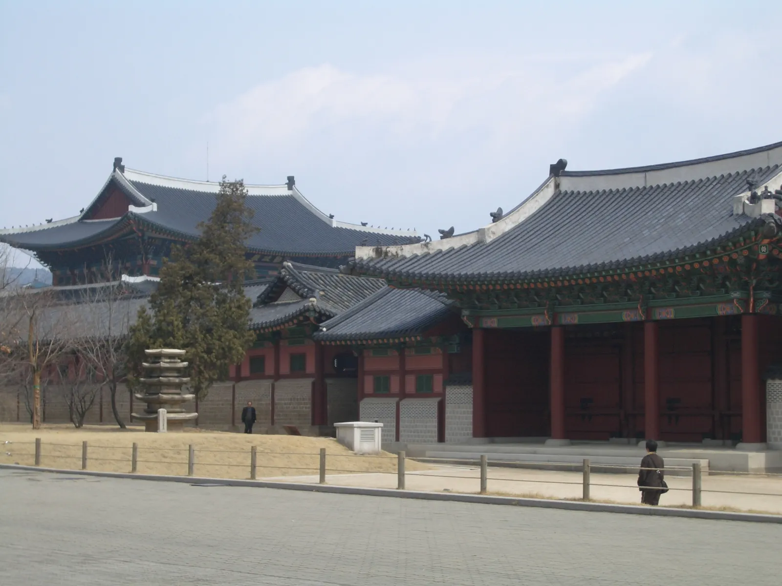 Geunjeongjeon throne hall at Gyeongbokgung Palace in Seoul, South Korea, with tiled courtyard and mountain backdrop