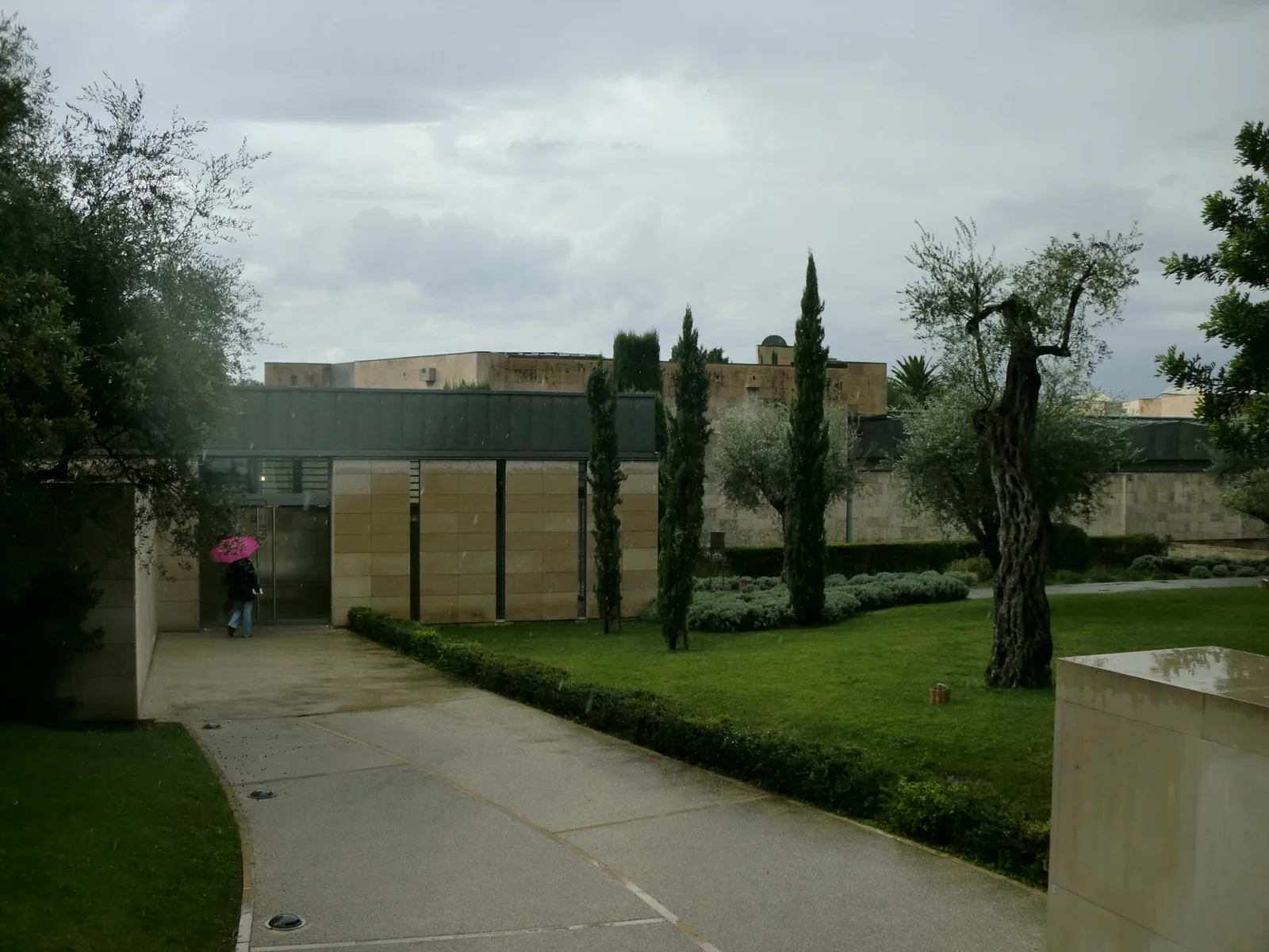Paved path leading through the garden to the low stone-and-glass Marc Chagall museum building