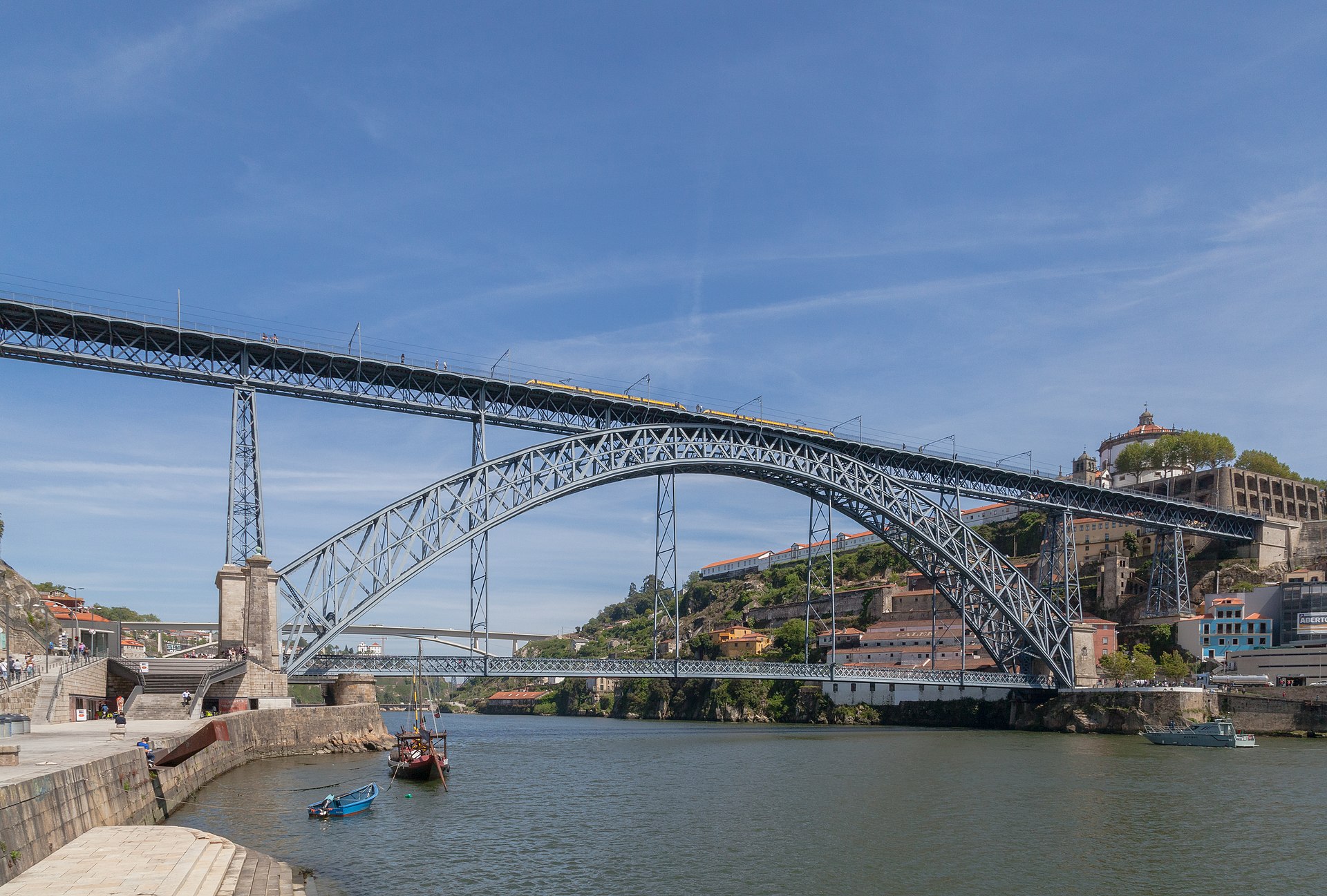 Dom Luís I Bridge spanning the Douro River between Porto and Vila Nova de Gaia
